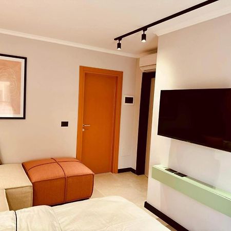 Lili'S Tirana Center Apartments Bagian luar foto
