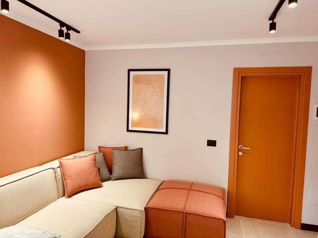 Lili'S Tirana Center Apartments Bagian luar foto