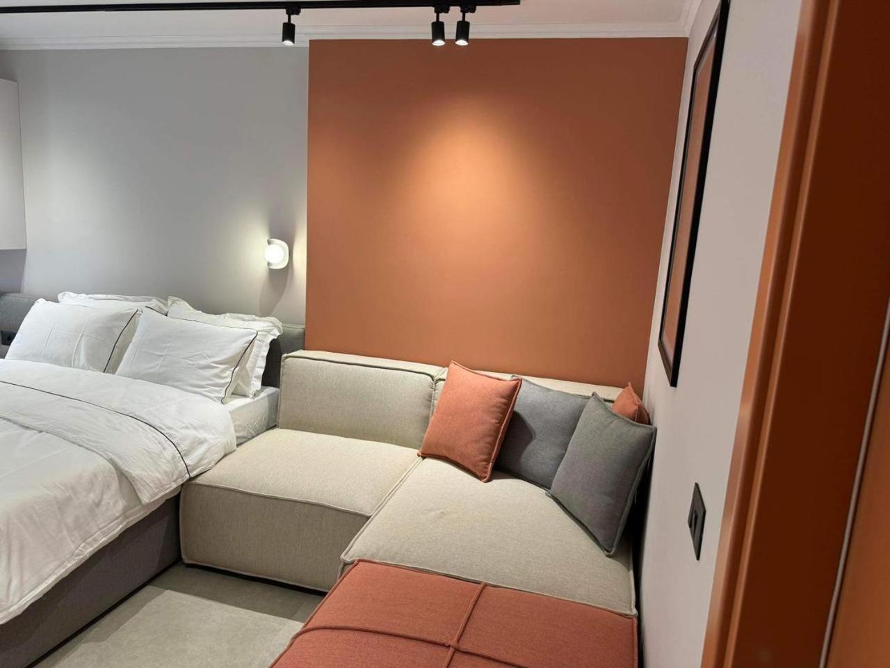 Lili'S Tirana Center Apartments Bagian luar foto
