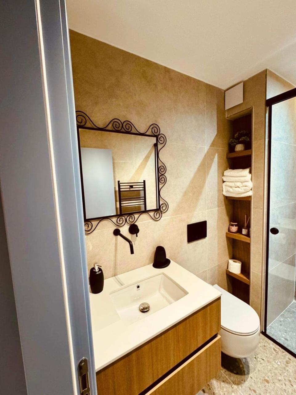 Lili'S Tirana Center Apartments Bagian luar foto